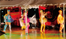 ラテンフェスティパル　サンバの踊り　写真